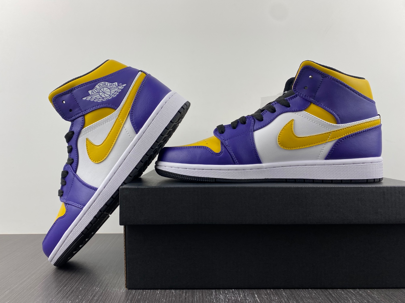 Air Jordan 1 Mid DQ8426-517
